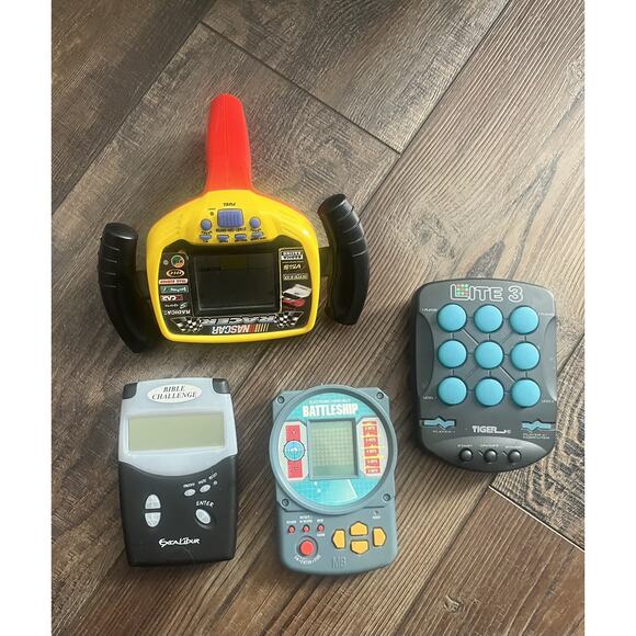 10 VTG Handheld Electronic Game Lot Radica Tiger Excalibur Racing Casino PLUS! - Picture 2 of 5
